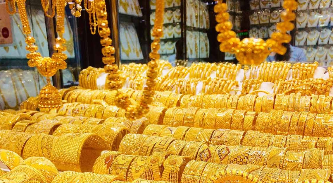 Tại khu chợ này, giá vàng được tính theo tuổi thọ và trọng lượng. Ảnh: Getty