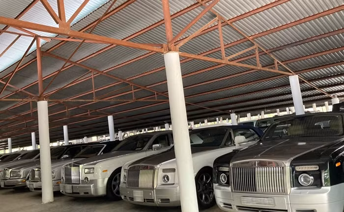 Trong một lần trả lời phỏng vấn trên báo Thanh Niên, ông Đặng Lê Nguyên Vũ tiết lộ đang sở hữu khoảng 500 chiếc xe hơi. Với số lượng này, ông Đặng Lê Nguyên Vũ được xem là cá nhân nhiều xe nhất Việt Nam. Ảnh: Dân trí