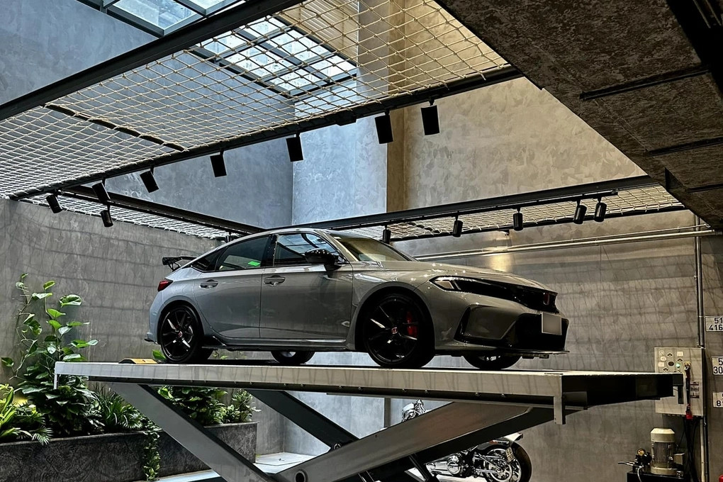 Trước đó khoảng 1 tháng, Cường Đô La tậu xe Honda Civic Type R hơn 2,4 tỷ đồng. Ảnh: FBNV