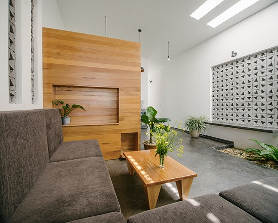 Nhờ thiết kế lấy sáng tự nhiên tốt, căn nhà gần như không phải dùng đèn chiếu sáng vào ban ngày.