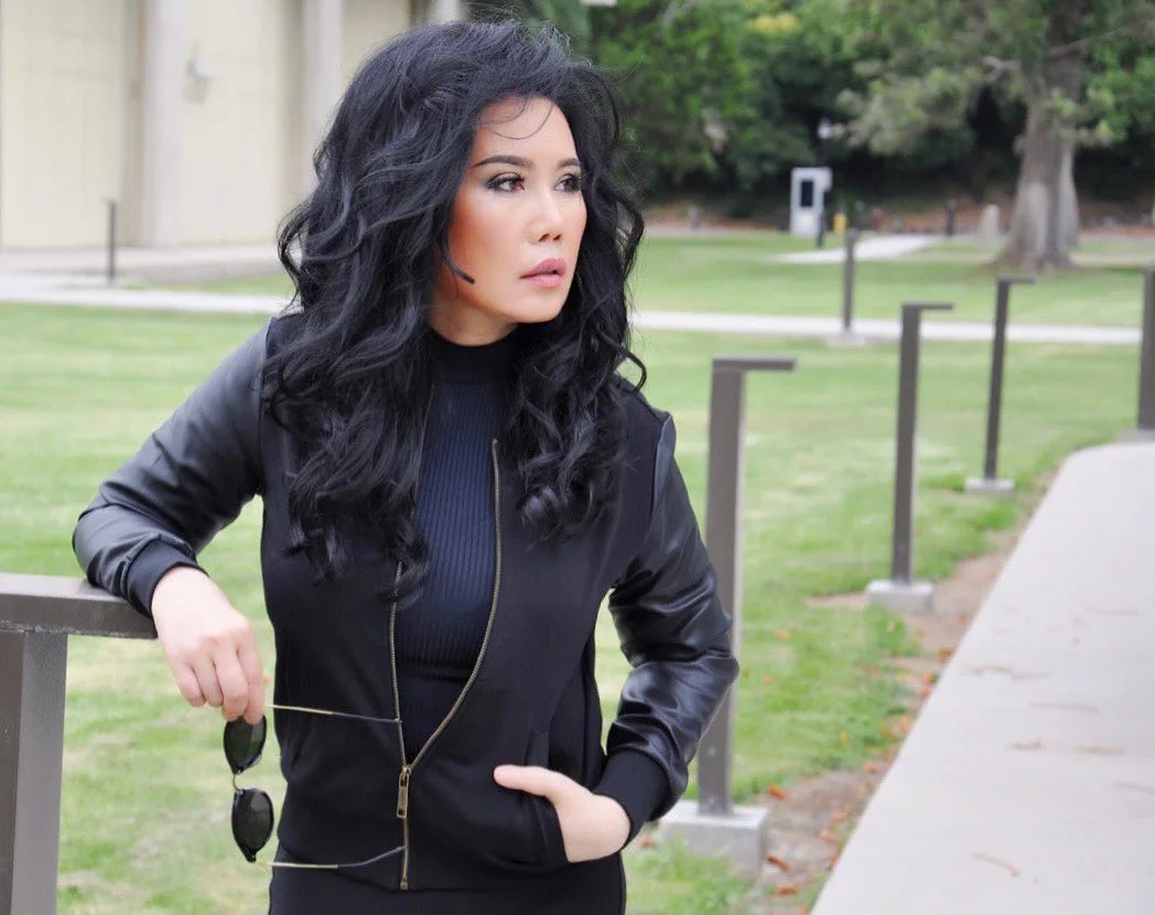 Jenny Tạ được mệnh danh là “nàng lọ lem phố Wall”. Jenny Tạ là một trong những tỷ phú gốc Việt nổi danh tại Mỹ đi lên từ hai bàn tay trắng. Từ nhỏ, Jenny Tạ đã không được hưởng cuộc sống vật chất đầy đủ. Ảnh: Internet