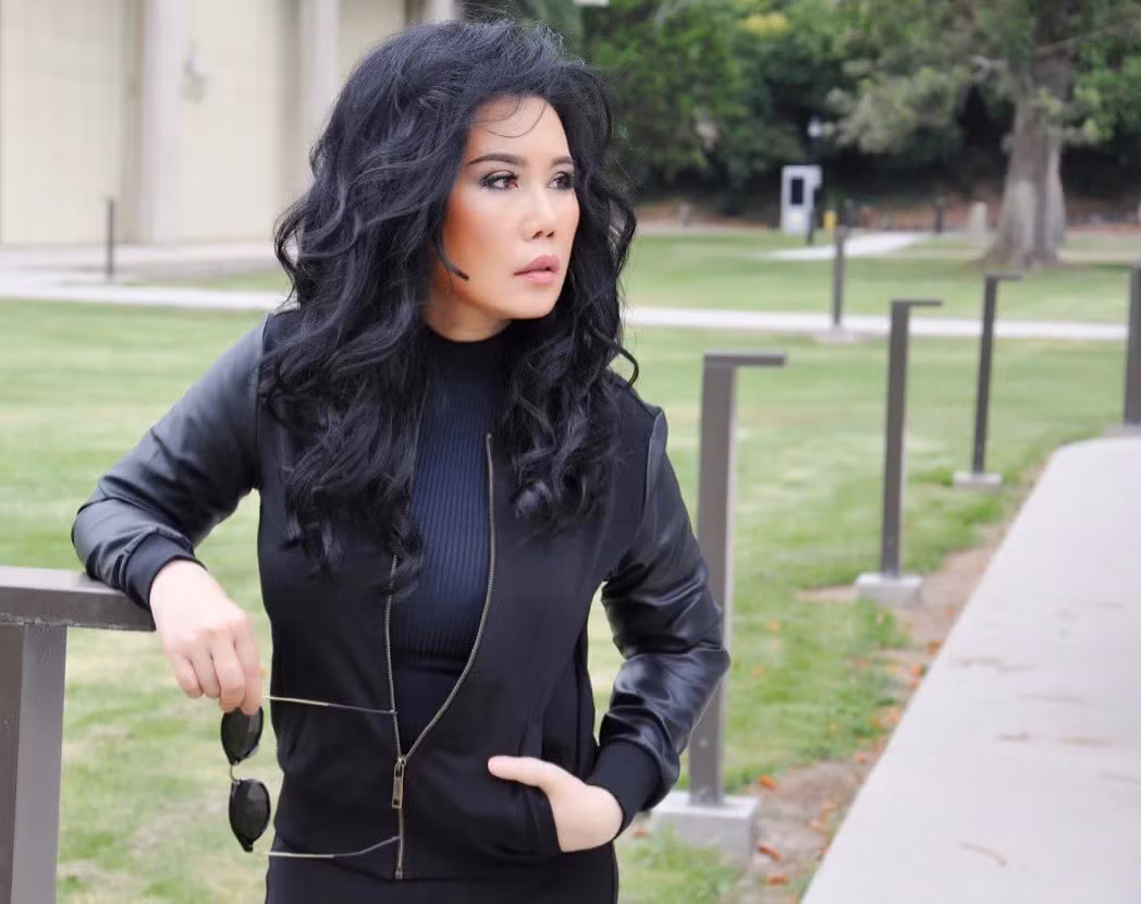 Jenny Tạ được mệnh danh là “nàng lọ lem phố Wall”. Jenny Tạ là một trong những tỷ phú gốc Việt nổi danh tại Mỹ đi lên từ hai bàn tay trắng. Từ nhỏ, Jenny Tạ đã không được hưởng cuộc sống vật chất đầy đủ. Ảnh: Internet