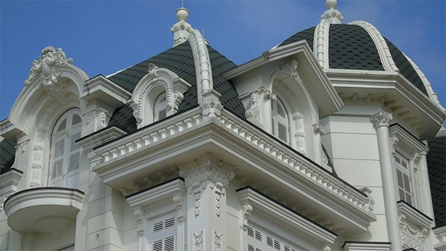 Nhiều người đoán, để xây được tòa nhà này, một phần do bà Loan tích cóp, phần khác do 3 người con đầu tư. Ảnh: Nguoiquansat