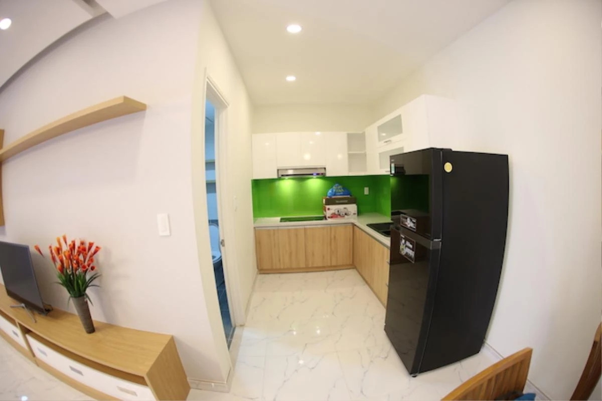 Phòng bếp gọn gàng, sạch sẽ. Ảnh: Saostar