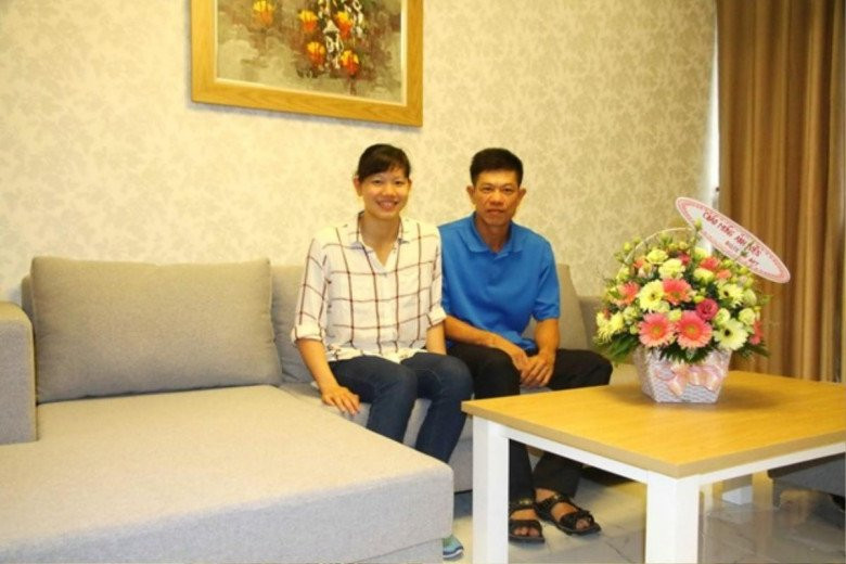 Trong nhà đầy đủ trang thiết bị nội thất cao cấp như tủ bếp, máy giặt, máy lạnh, sofa. Ảnh: Người đưa tin