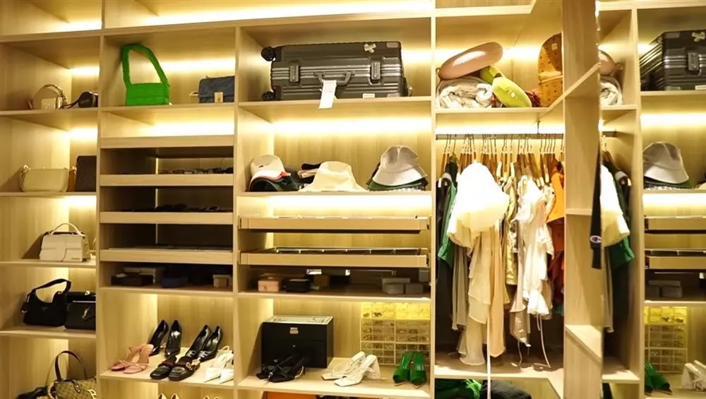 Xemesis cho biết Xoài Non sở hữu hơn 600 bộ đồ và nhiều loại phụ kiện khác. Ảnh chụp màn hình