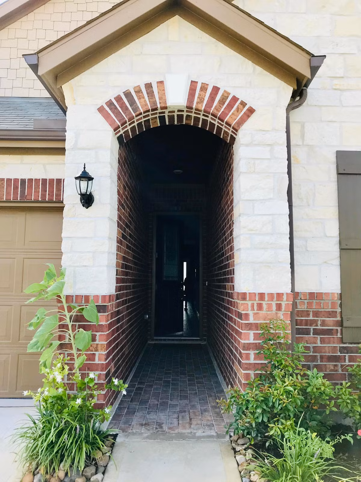 Căn nhà vừa mang nét hiện đại, vừa pha trộn nét hoài cổ.