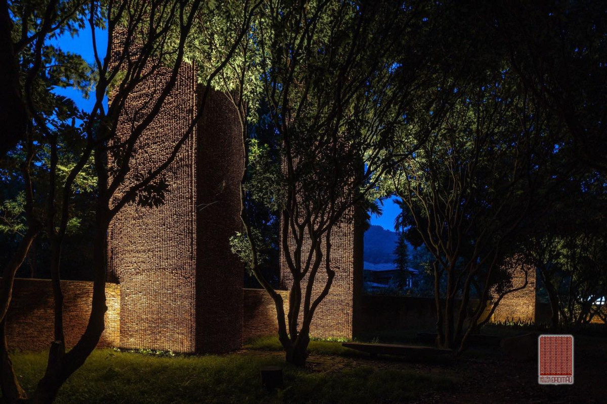 Qua loạt ảnh có thể thấy bảo tàng đạo Mẫu của nghệ sĩ Xuân Hinh nằm giữa vườn cây ăn quả 50 năm tuổi. Ảnh: FB Xuân Hinh