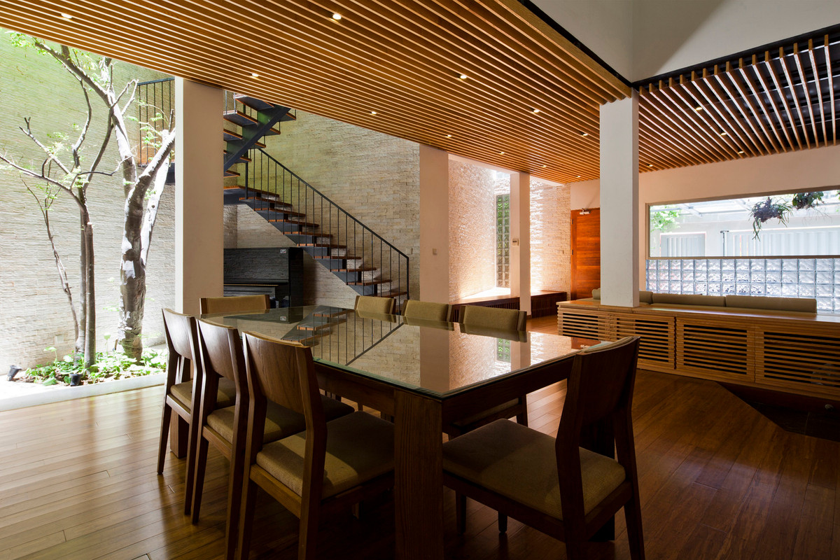 Từ bên trong, mỗi phòng đều có thể ngắm nhìn khung cảnh xanh mát và đón không khí trong lành.