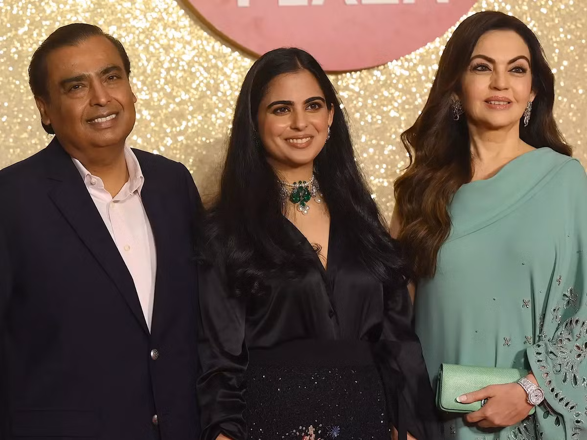 Isha Ambani là con gái duy nhất của tỷ phú Mukesh Ambani và bà Nita. Giống như người anh song sinh Akash, Isha cũng học đại học ở Mỹ, tốt nghiệp Đại học Yale năm 2013 với bằng tâm lý học và nghiên cứu Nam Á. Sau đó, cô tiếp tục lấy bằng MBA (Thạc sĩ quản trị kinh doanh) tại Đại học Stanford vào năm 2018.