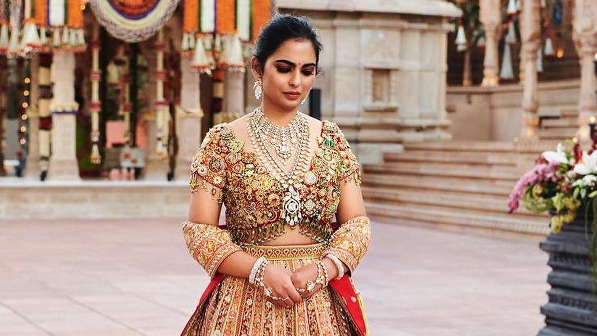 Isha Ambani cũng tham gia công việc kinh doanh của gia đình và hiện là thành viên hội đồng quản trị nhiều chi nhánh khác nhau của Reliance.