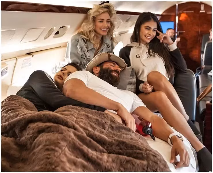 "Ông hoàng ăn chơi" còn mua một chiếc Gulfstream G-IV vào năm 2014 với giá 6 triệu USD. Ảnh: Getty