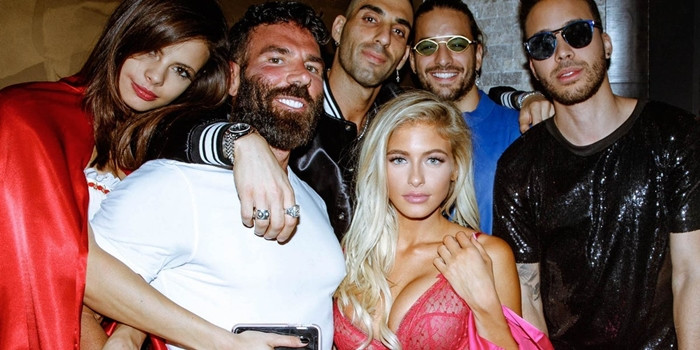 Trong mọi bữa tiệc của mình, Dan Bilzerian luôn có mỹ nhân, đồ uống ngon và âm nhạc hay. Ảnh: Cornucopia Events