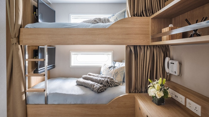 Giường tầng thiết kế gọn gàng, tiết kiệm diện tích.