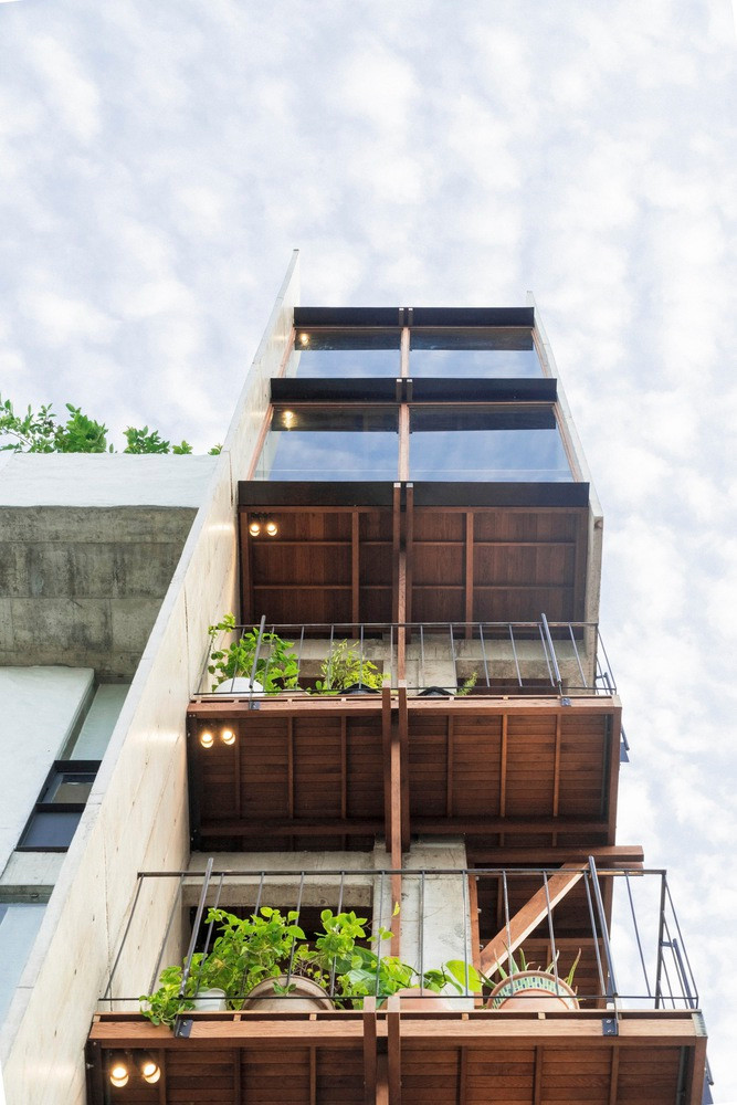 Khi lên ý tưởng thiết kế, kiến trúc sư tìm cách sáng tạo một mặt tiền linh hoạt, có thể thích ứng với nhiều mục đích sử dụng khác nhau. Cuối cùng, họ quyết định mở một phần mặt tiền hướng ra phía ngoài, tích hợp với quán cà phê và quầy bar.