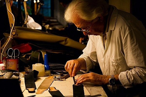 Bất kể mẫu túi xách thời trang dù thuộc thương hiệu nào cũng đều phải trải qua công đoạn đầu tiên là thiết kế. Ảnh: Getty