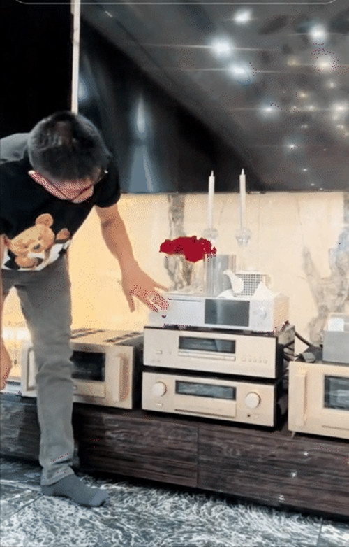 Đáng chú ý, bộ loa có giá gần 6 tỷ đồng, đủ để mua một căn chung cư. Ảnh: @simontu89