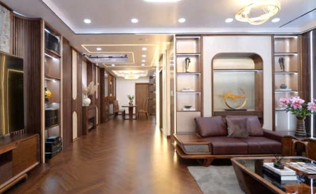 Yêu cầu của gia chủ với kiến trúc sư là hoàn thiện nội thất với gỗ óc chó và trong thời gian "thần tốc" 1 tháng.