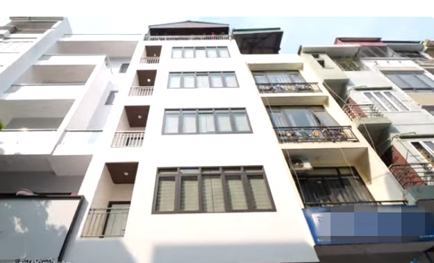 Mới đây, kênh YouTube NhaF giới thiệu một ngôi nhà phố 6 tầng, diện tích mỗi sàn 80m2 tại Phú Diễn (Bắc Từ Liêm, Hà Nội).