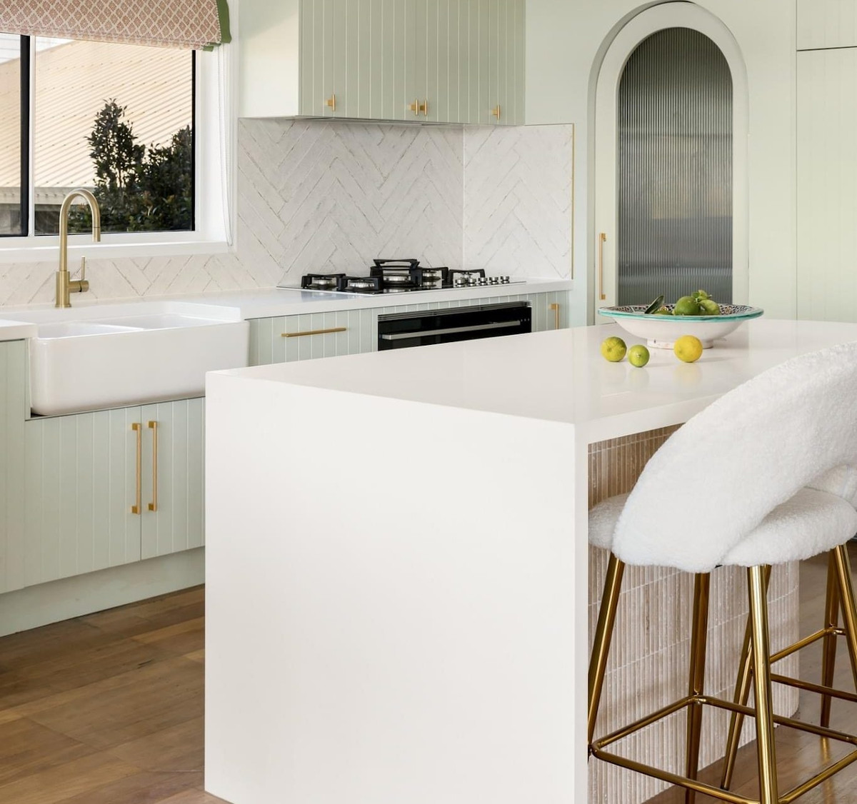 Không chỉ đảm bảo an toàn cho các thành viên trong gia đình, những góc bo tròn cũng làm cho đường nét thiết kế của căn nhà trở nên mềm mại và thân thiện hơn nhiều. Ảnh: Happynest