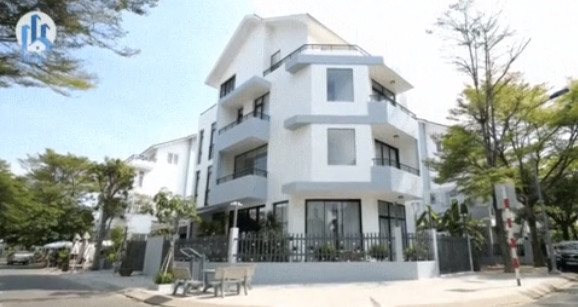 Một trong những tài sản gây ấn tượng nhất gần đây của Ninh Dương Lan Ngọc là căn biệt thự 4 tầng có vị trí đắc địa với 2 mặt tiền ở TP HCM. Ảnh: Chụp màn hình NhaF
