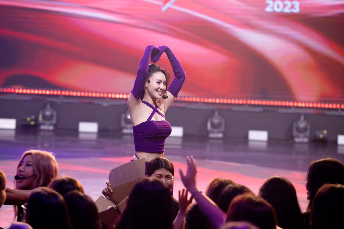 Trong chung kết 1 Chị đẹp đạp gió rẽ sóng, Ninh Dương Lan Ngọc cho biết sau show, cô sẽ gác công việc ở làng giải trí, sang Australia học thêm diễn xuất. Ảnh: FBNV