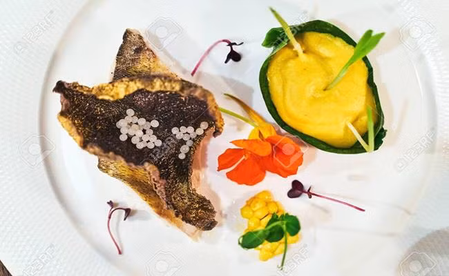 Trứng ốc sên có thể dùng kèm bánh hạnh nhân, kem chua hoặc chế biến thành các món súp, salad. Nguồn ảnh: Getty