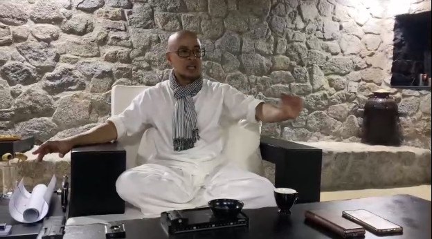 Khoảng 10 năm nay, doanh nhân Đặng Lê Nguyên Vũ sống ẩn dật trên núi ở M'Drắk (tỉnh Đắk Lắk). Ảnh: Dân Việt