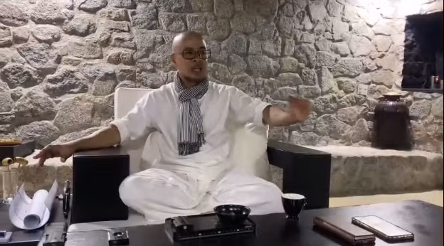 Khoảng 10 năm nay, doanh nhân Đặng Lê Nguyên Vũ sống ẩn dật trên núi ở M'Drắk (tỉnh Đắk Lắk). Ảnh: Dân Việt