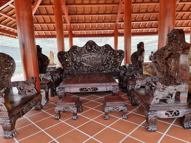 Một phần trong bộ sưu tập đồ gỗ của gia chủ.