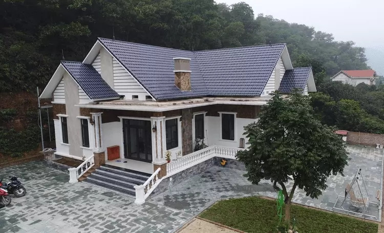 Với kiến trúc đơn giản, mẫu nhà mái Thái phù hợp với khu đất rộng ở nông thôn. Ảnh: Internet
