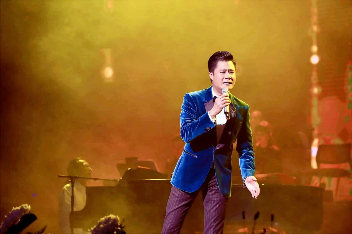  Ca sĩ Quang Dũng sinh năm 1976 (Bính Thìn) được đông đảo khán giả yêu mến bởi giọng ca trầm ấm, nồng nàn.