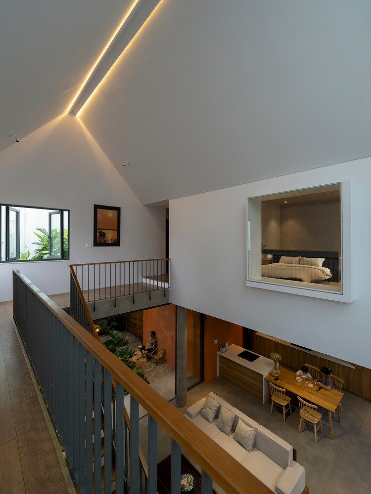 Hình ảnh ngôi nhà, khu vườn và con người tạo nên một câu chuyện giống như phim, lưu giữ những ký ức đan xen với quá trình phát triển.