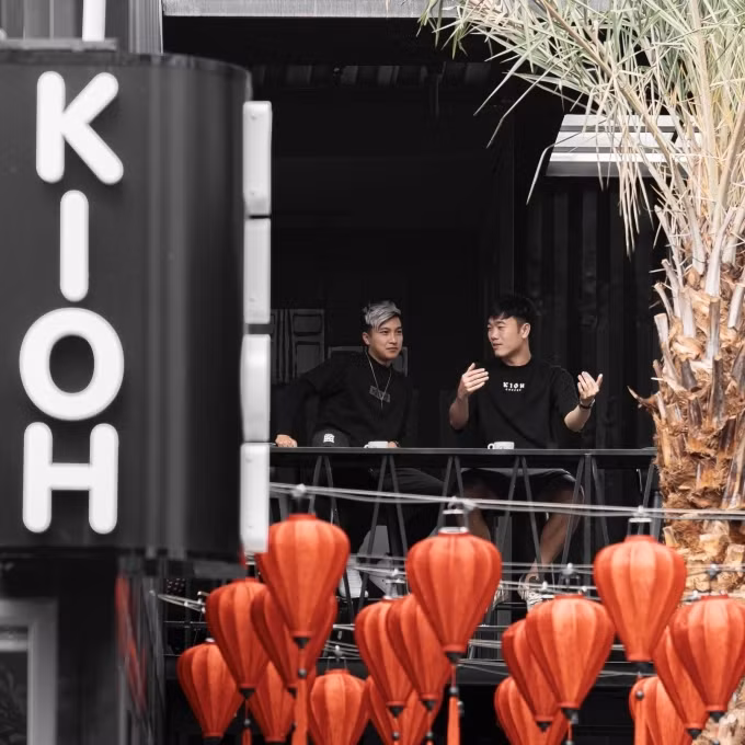 Năm 2024, tiền vệ Lương Xuân Trường cùng với người đồng đội ở CLB Hải Phòng là Martin Lò mở một cửa hàng cà phê hút khách tại Hải Phòng. Ảnh: Facebook