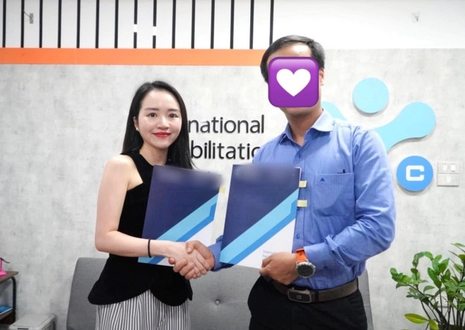 Nhuệ Giang hiện làm giám đốc trung tâm phục hồi chấn thương cơ sở Hà Nội - trung tâm do Xuân Trường cùng một số cộng sự lập ra. Ảnh: IRC