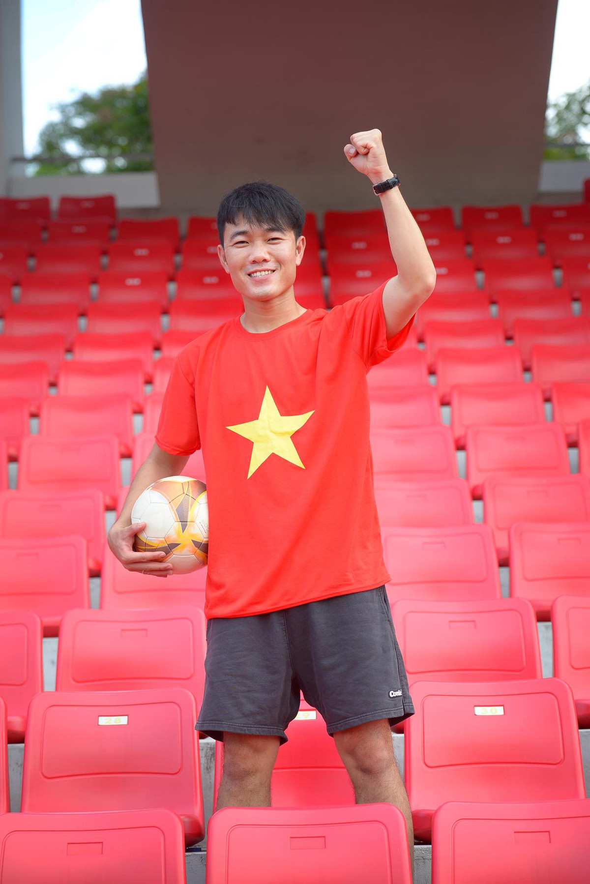 Hồi đầu năm 2019, khi rời HAGL để chuyển sang khoác áo Buriram United (Thái Lan) theo dạng cho mượn, Xuân Trường đã nhận mức lương 10.000 USD/tháng (hơn 230 triệu đồng/tháng). Ảnh; FBNV