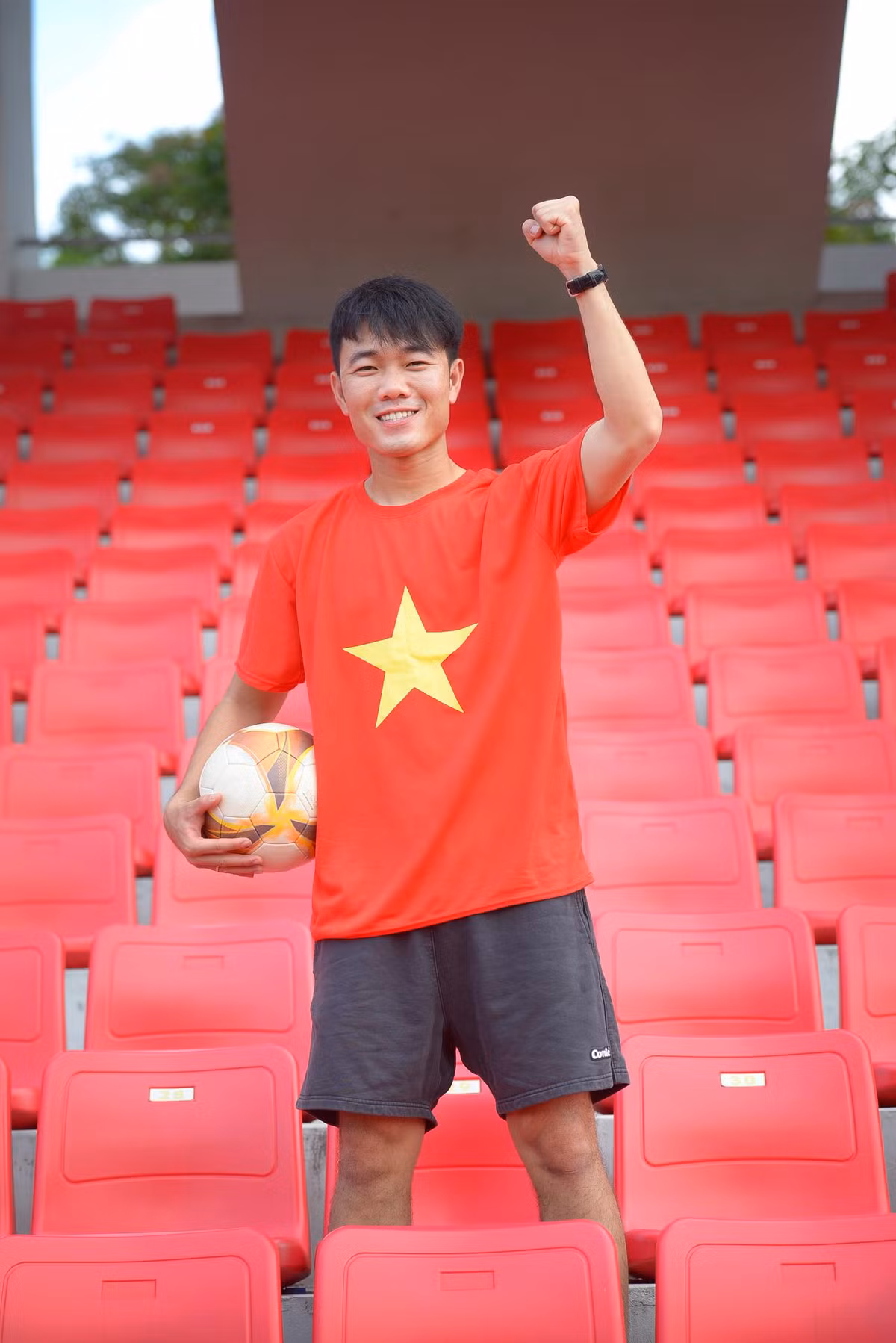 Hồi đầu năm 2019, khi rời HAGL để chuyển sang khoác áo Buriram United (Thái Lan) theo dạng cho mượn, Xuân Trường đã nhận mức lương 10.000 USD/tháng (hơn 230 triệu đồng/tháng). Ảnh; FBNV