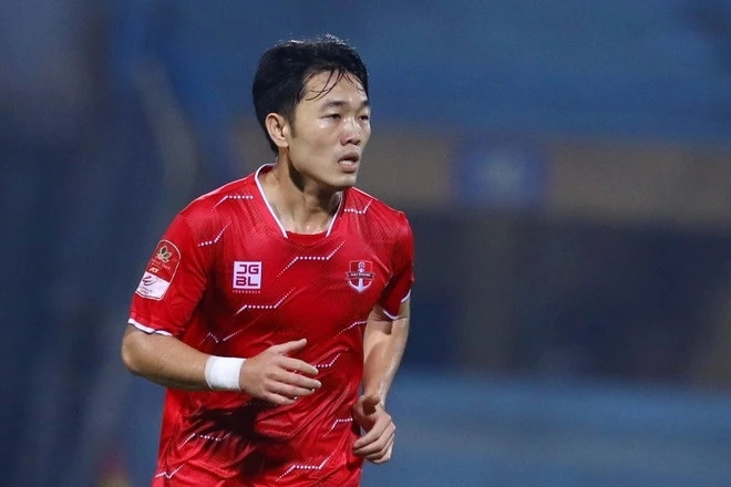 Lương Xuân Trường gia nhập CLB Hải Phòng theo dạng tự do sau khi hết hạn hợp đồng với HAGL ngày 31/12/2022. Hợp đồng của nam tiền vệ với Hải Phòng có thời gian 2 năm, với khoản tiền lót tay khoảng 6 tỷ đồng. Ảnh: Znews