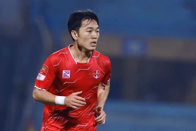 Lương Xuân Trường gia nhập CLB Hải Phòng theo dạng tự do sau khi hết hạn hợp đồng với HAGL ngày 31/12/2022. Hợp đồng của nam tiền vệ với Hải Phòng có thời gian 2 năm, với khoản tiền lót tay khoảng 6 tỷ đồng. Ảnh: Znews