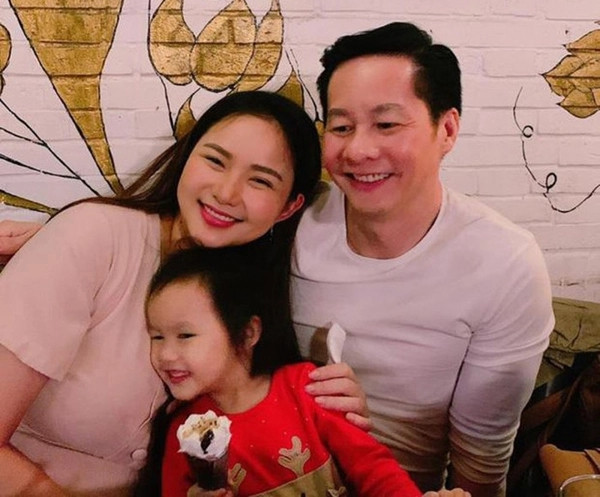 Không chỉ tặng nhiều quà khủng, đại gia Đức An còn dành nhiều ở bên bà xã và con gái dù công việc rất bận. Ảnh: FBNV