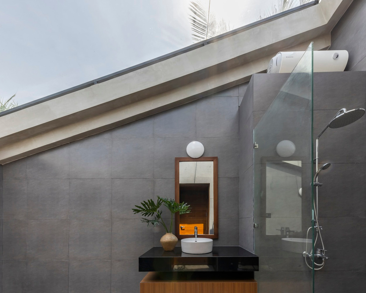 Phòng tắm thiết kế mở. Ảnh: Hiroyuki Oki