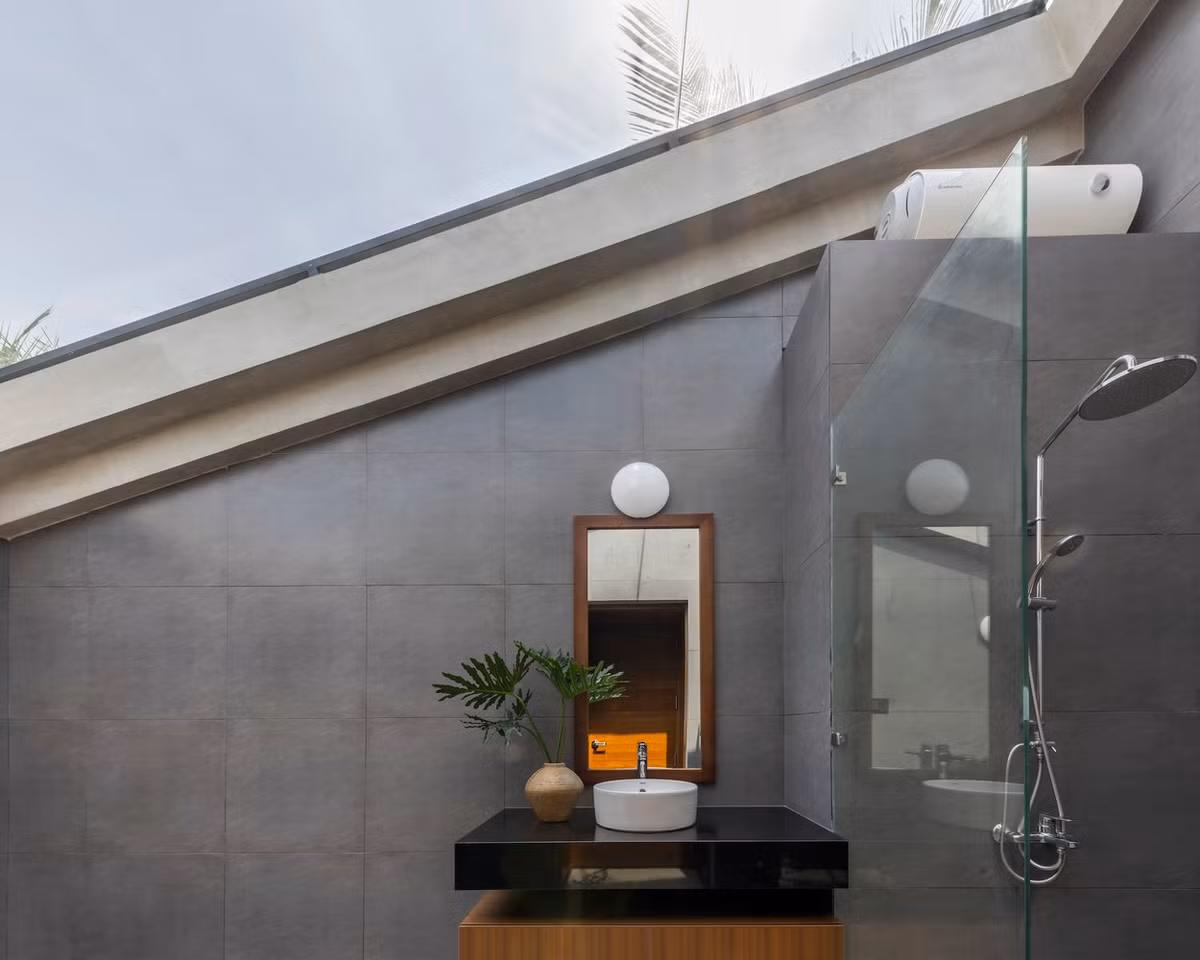 Phòng tắm thiết kế mở. Ảnh: Hiroyuki Oki