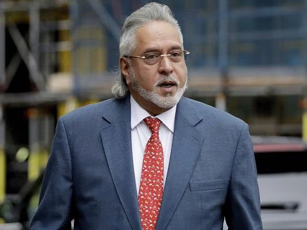 Vijay Mallya là con trai của Vittal Mallya, một doanh nhân có tiếng đến từ Ấn Độ. Tháng 10/1983, tỷ phú Vittal Mallya đột ngột qua đời sau khi lên cơn đau tim nghiêm trọng. Thời điểm đó, Vijay phải tiếp quản đế chế kinh doanh hùng hậu mà cha đã dày công gây dựng. Ảnh: Business Standard