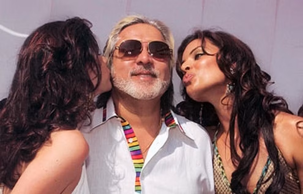 Ở tuổi 50, Vijay Mallya tổ chức một bữa tiệc sinh nhật xa hoa ngoài trời hút nhiều khách trong đó tất nhiên không thể vắng mặt các chân dài. Ảnh: Getty