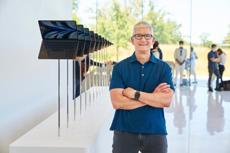 Tuy nhiên, Tim Cook đã yêu cầu giảm lương năm 2023 sau khi gói lương thưởng khổng lồ của ông những năm trước gây ra tranh cãi giữa các cổ đông Apple. Ảnh: Getty