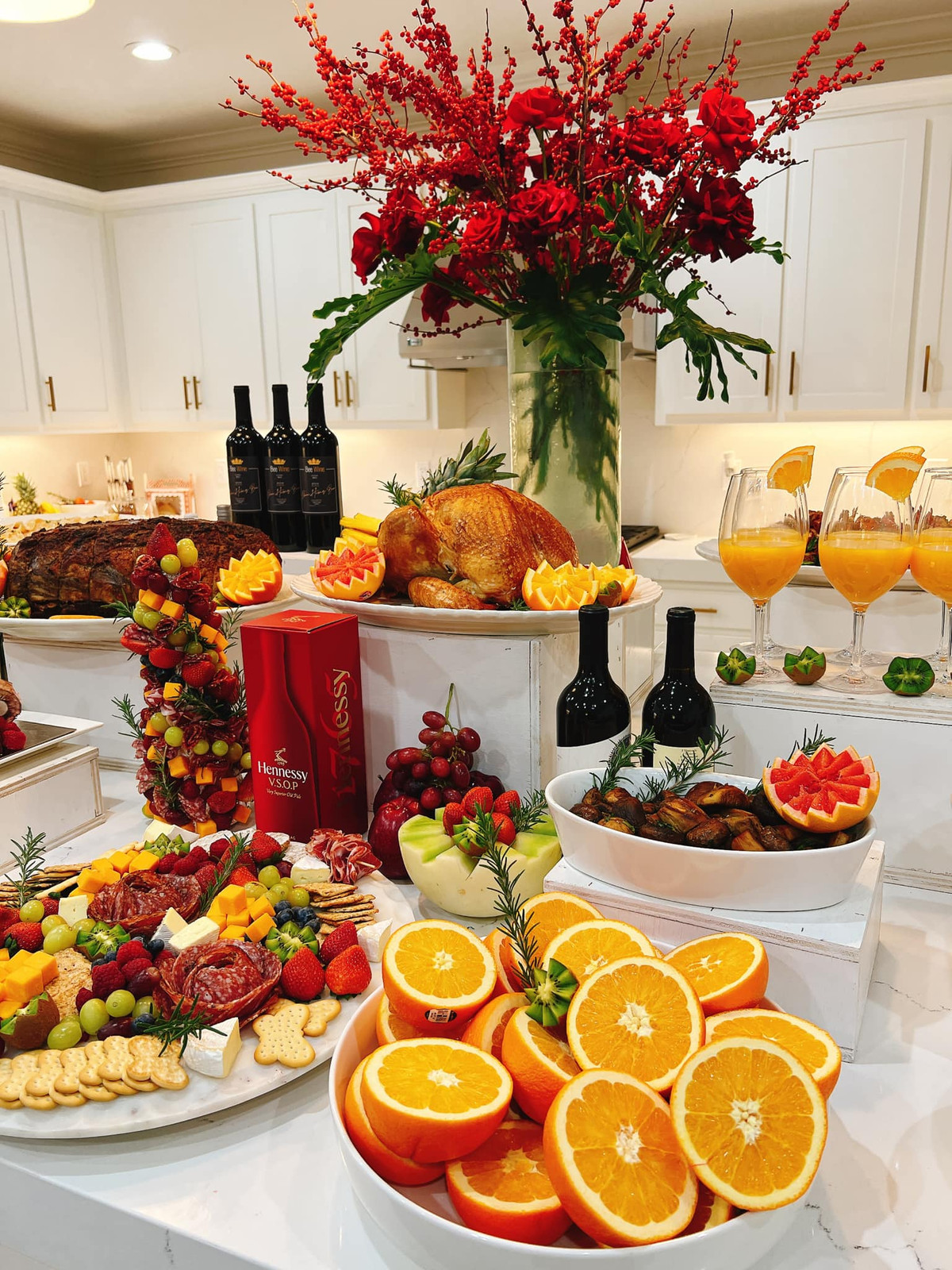 Vào mỗi dịp lễ như Giáng sinh, Halloween...Hoa hậu Phạm Hương đều tự tay chuẩn bị bàn tiệc sang trọng và đẹp mắt.