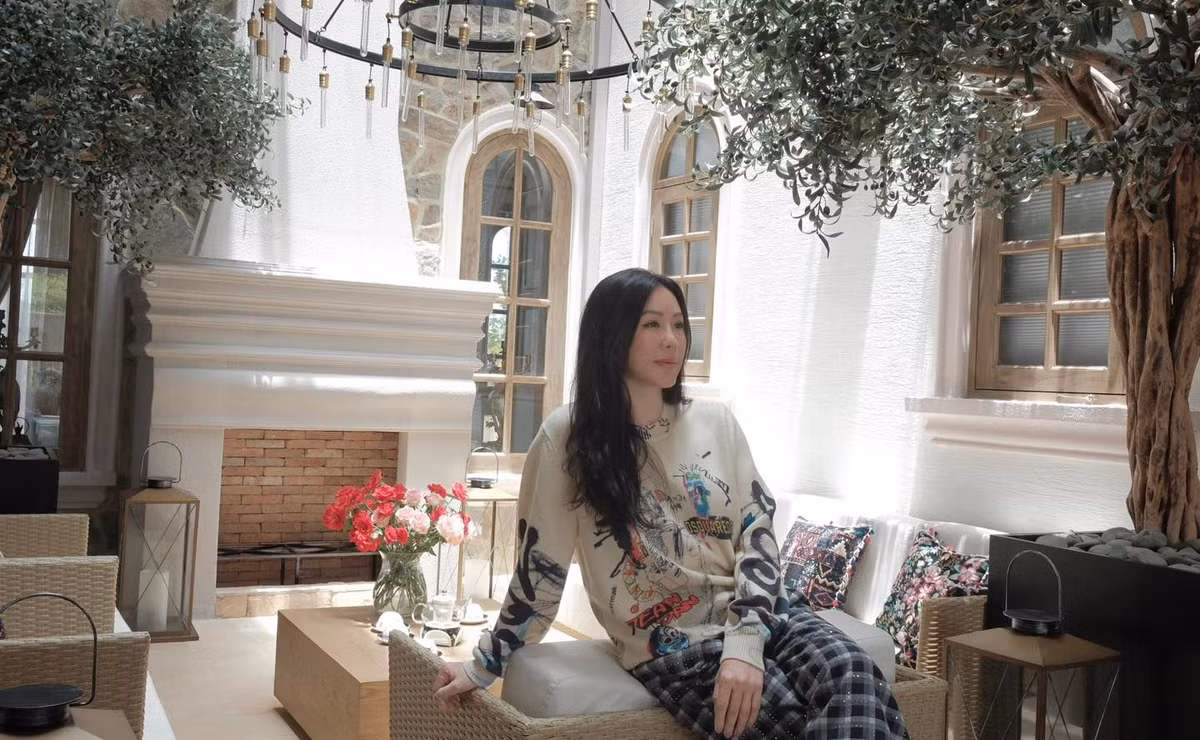 Trong đó, dinh thự đẹp như lâu đài ở Đà Lạt của Thu Hoài khiến cư dân mạng phải trầm trồ.