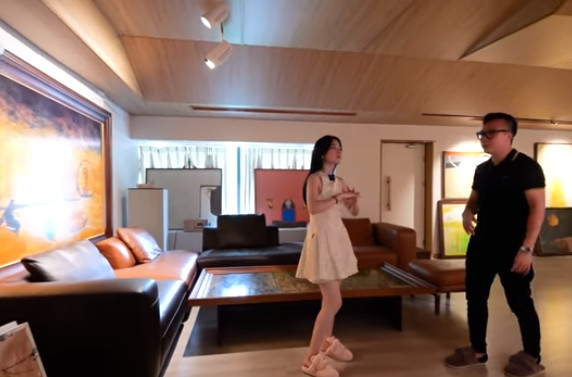 Tầng 2 còn có phòng nghe nhạc và vẽ tranh của gia chủ, được thiết kế tách biệt và yên tĩnh.