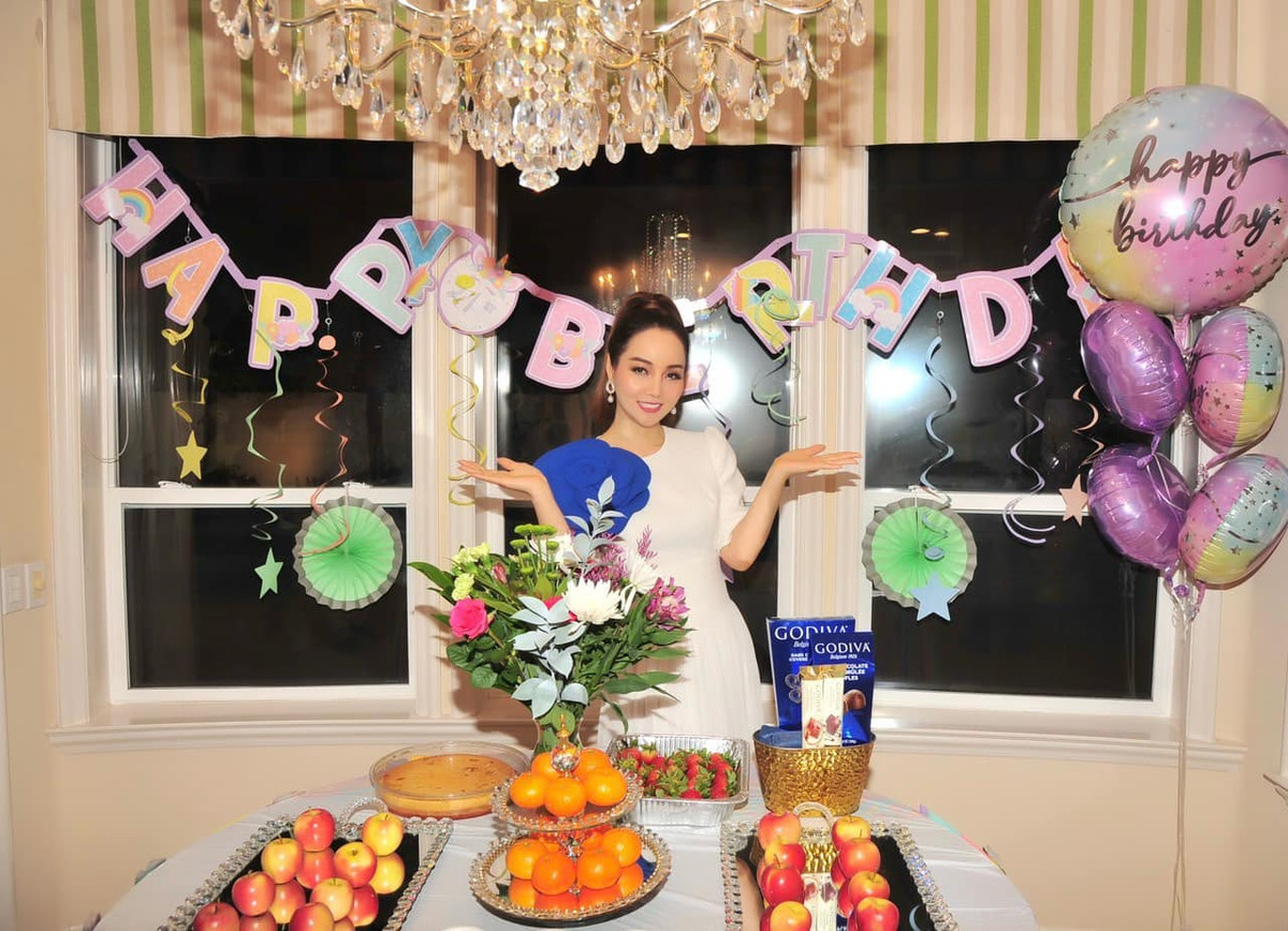 Không chỉ là một diễn viên tài năng, Mai Thu Huyền còn được biết đến như một doanh nhân thành đạt. Gia đình người đẹp từng sống trong căn biệt thự triệu đô nằm trên phố đắt đỏ bậc nhất tại quận 7 (TP HCM). Ảnh: FBNV