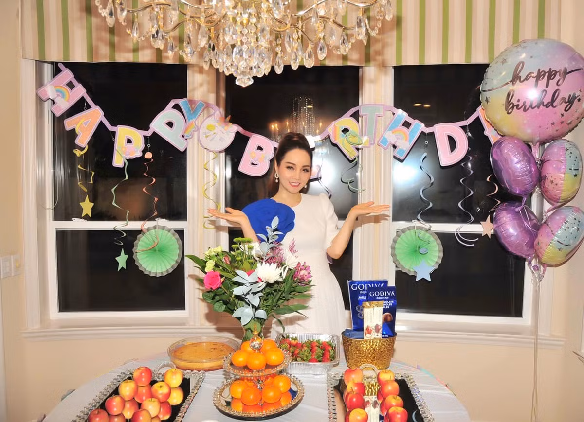 Không chỉ là một diễn viên tài năng, Mai Thu Huyền còn được biết đến như một doanh nhân thành đạt. Gia đình người đẹp từng sống trong căn biệt thự triệu đô nằm trên phố đắt đỏ bậc nhất tại quận 7 (TP HCM). Ảnh: FBNV